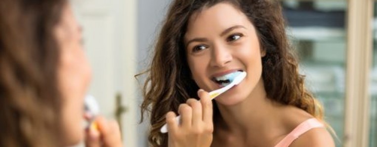  Чистити зуби до або після сніданку: думка стоматолога