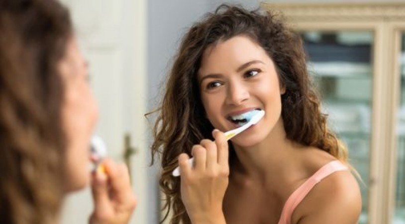  Чистити зуби до або після сніданку: думка стоматолога